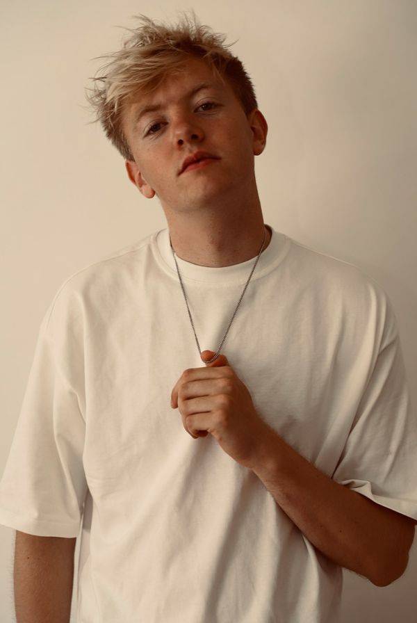 Click to enlarge image luke-lawson-04.jpg