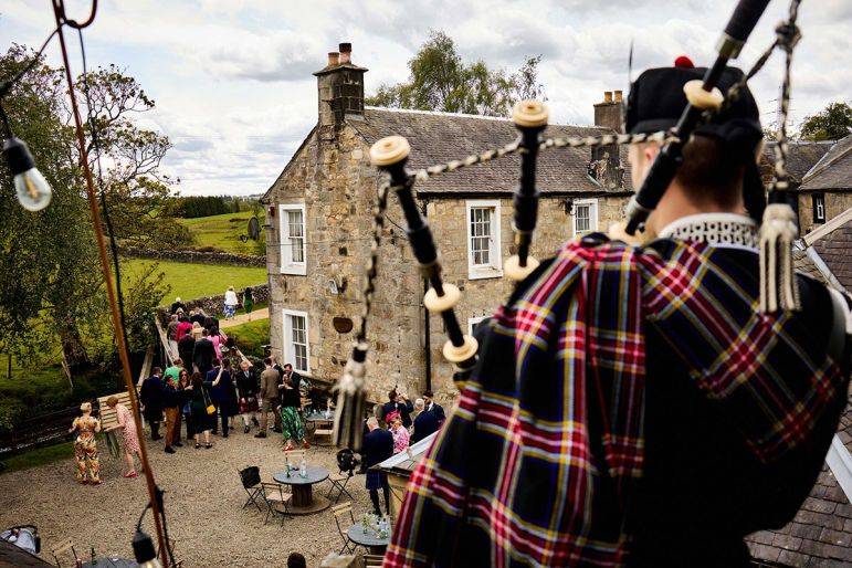 Click to enlarge image glasgow-piper-03.jpg