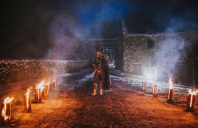 Click to enlarge image glasgow-piper-07.jpg