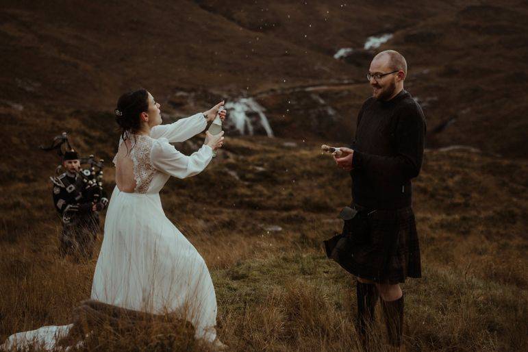 Click to enlarge image glasgow-piper-09.jpg