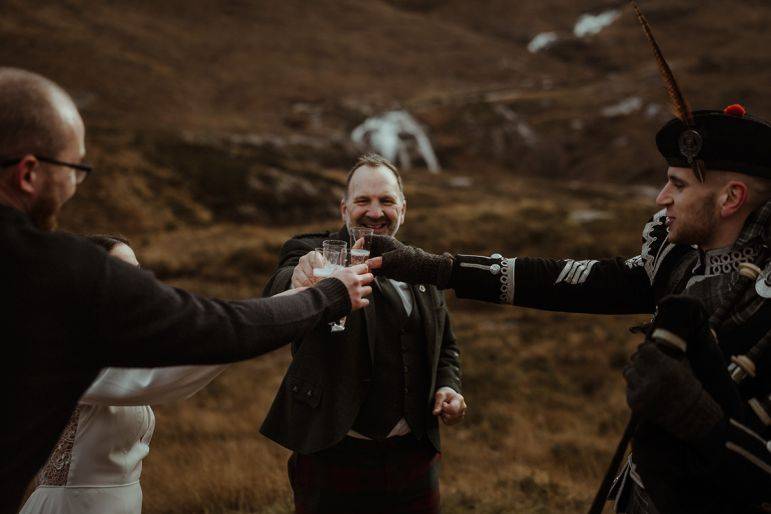 Click to enlarge image glasgow-piper-10.jpg