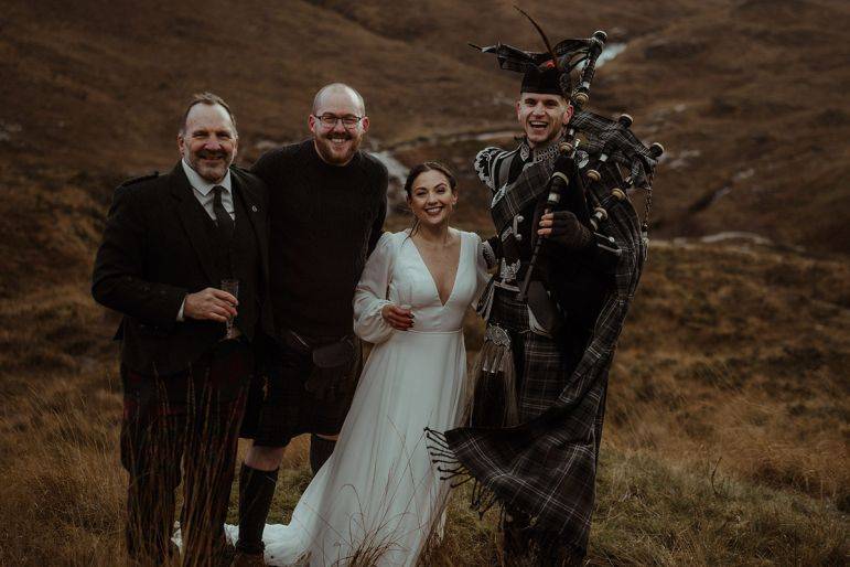 Click to enlarge image glasgow-piper-11.jpg