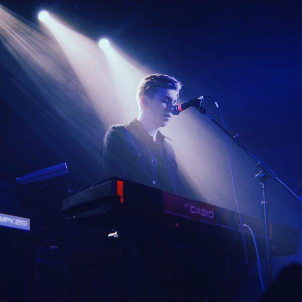 Click to enlarge image sam-pianist-04.jpg