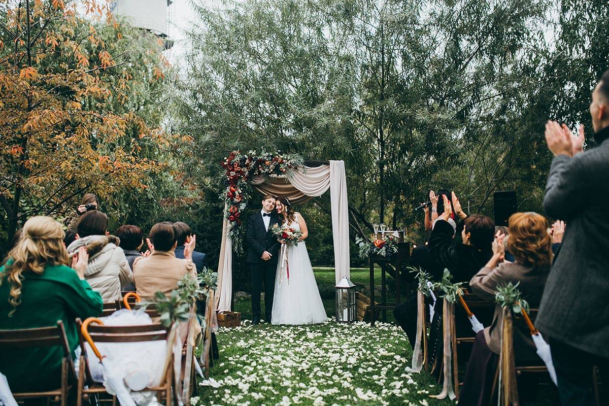 Outdoor Wedding Tips and Ideas For the Perfect Summer Celebration