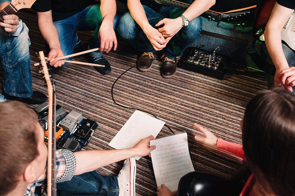How to Find Musicians to Join Your Band: 10 Methods That Will Work