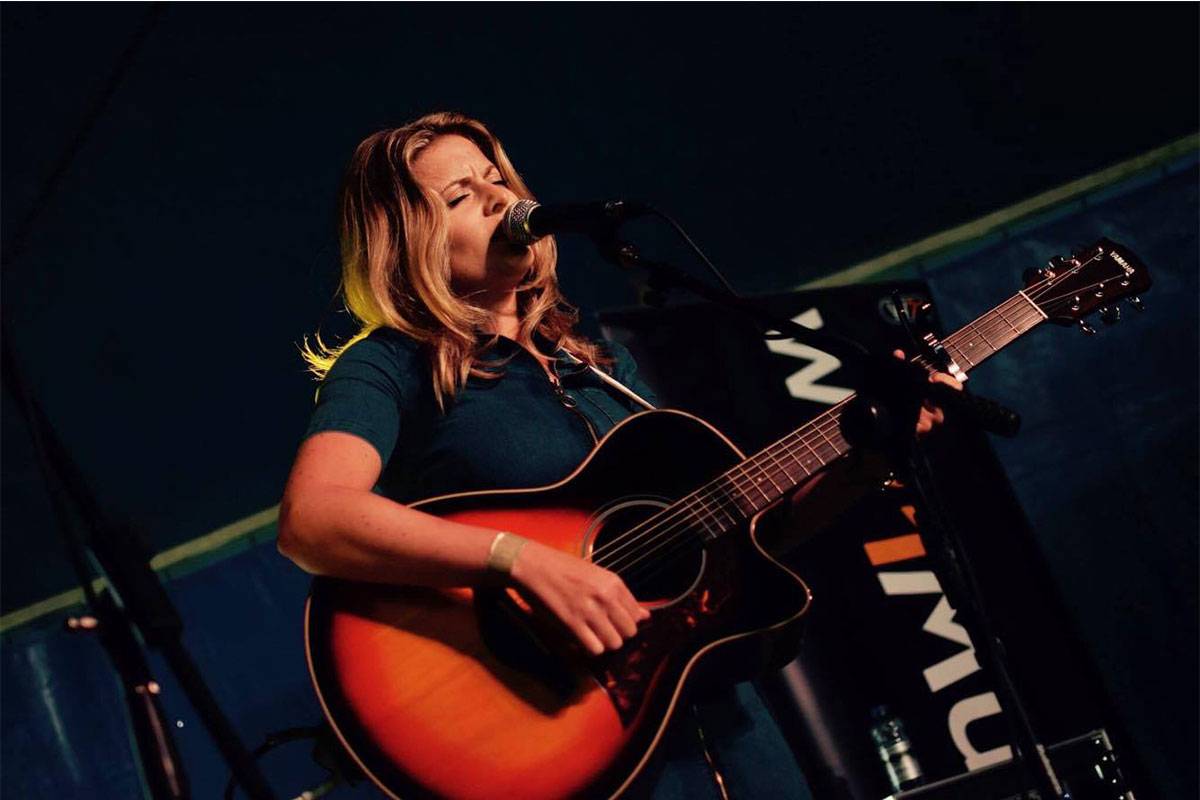 Solo Singer / Guitarist in The Midlands