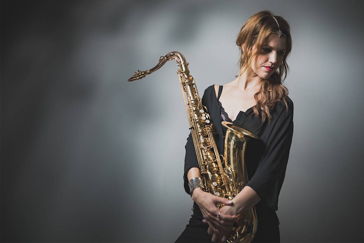 Annette Sax | Female Solo Saxophonist