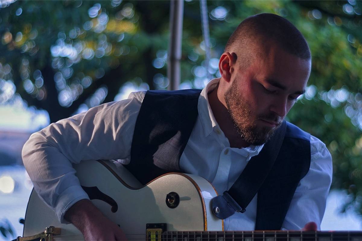 North West Based Acoustic Singer &amp; Guitarist