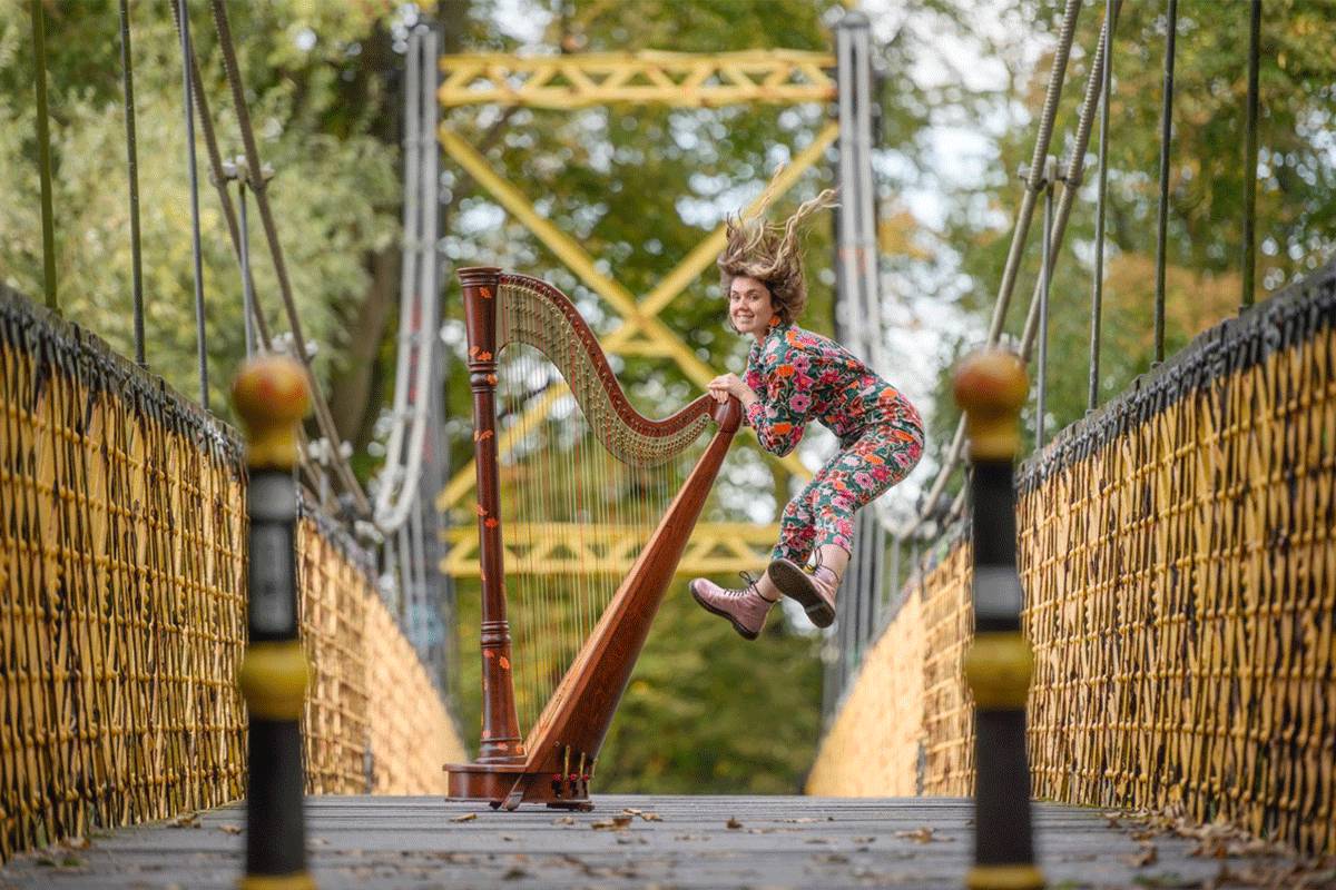 Classical &amp; Contemporary Female Harpist