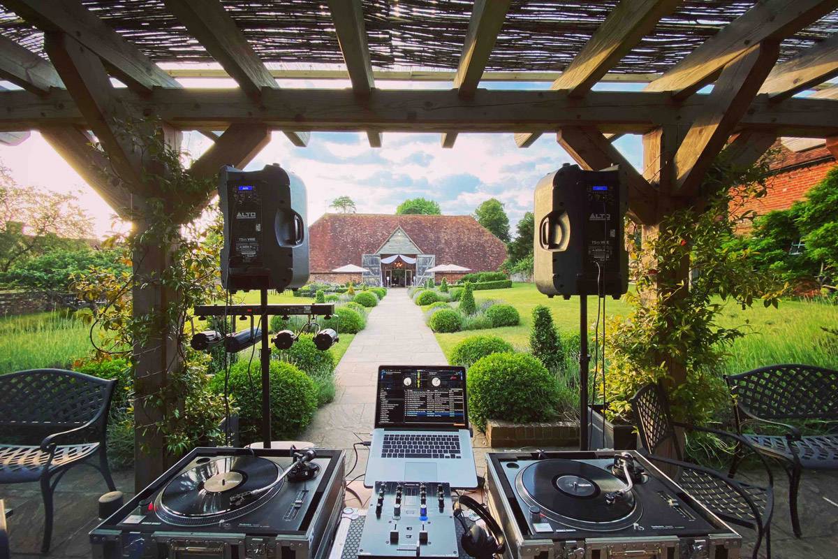 London Based Turntable DJ