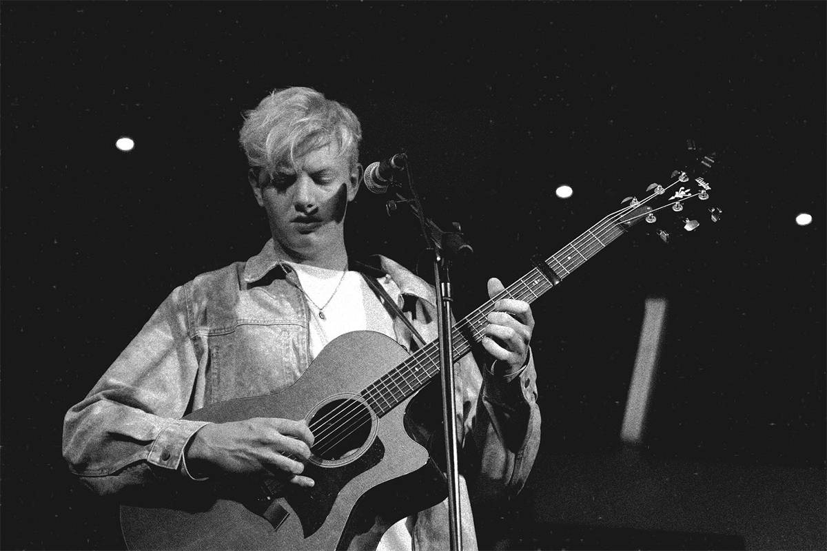 Male Acoustic Singer-Guitarist