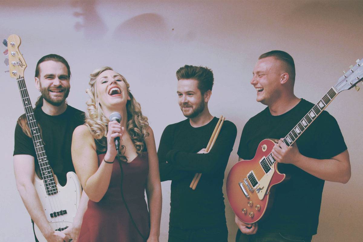 Luna & The Wolves | Soulful 4-piece Function Band