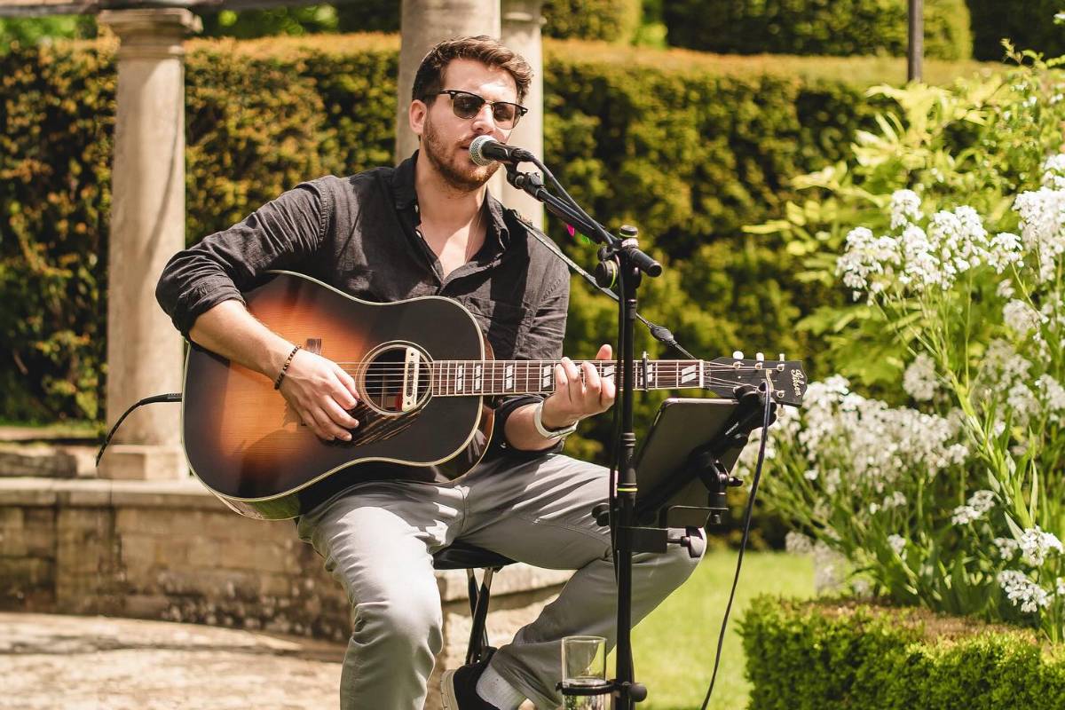 Marc - Singer / Guitarist