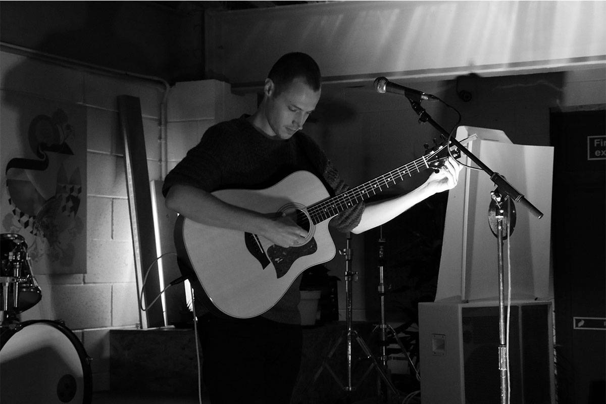 Male Solo Singer &amp; Acoustic Guitarist