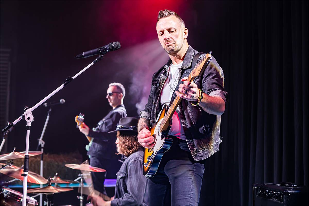 Male &amp; Female Lead Country Band