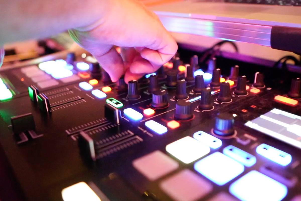 Vibrant and Upbeat DJ Live Party Band