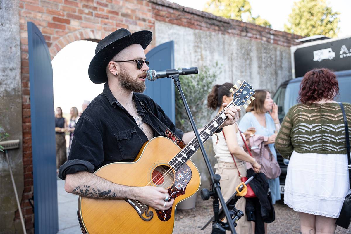 Midlands Based Male Singer &amp; Guitarist