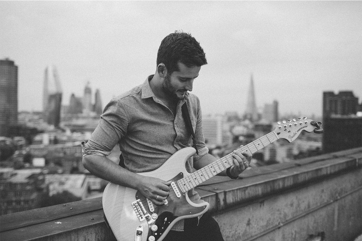 Male Solo Looping Guitarist Based In London