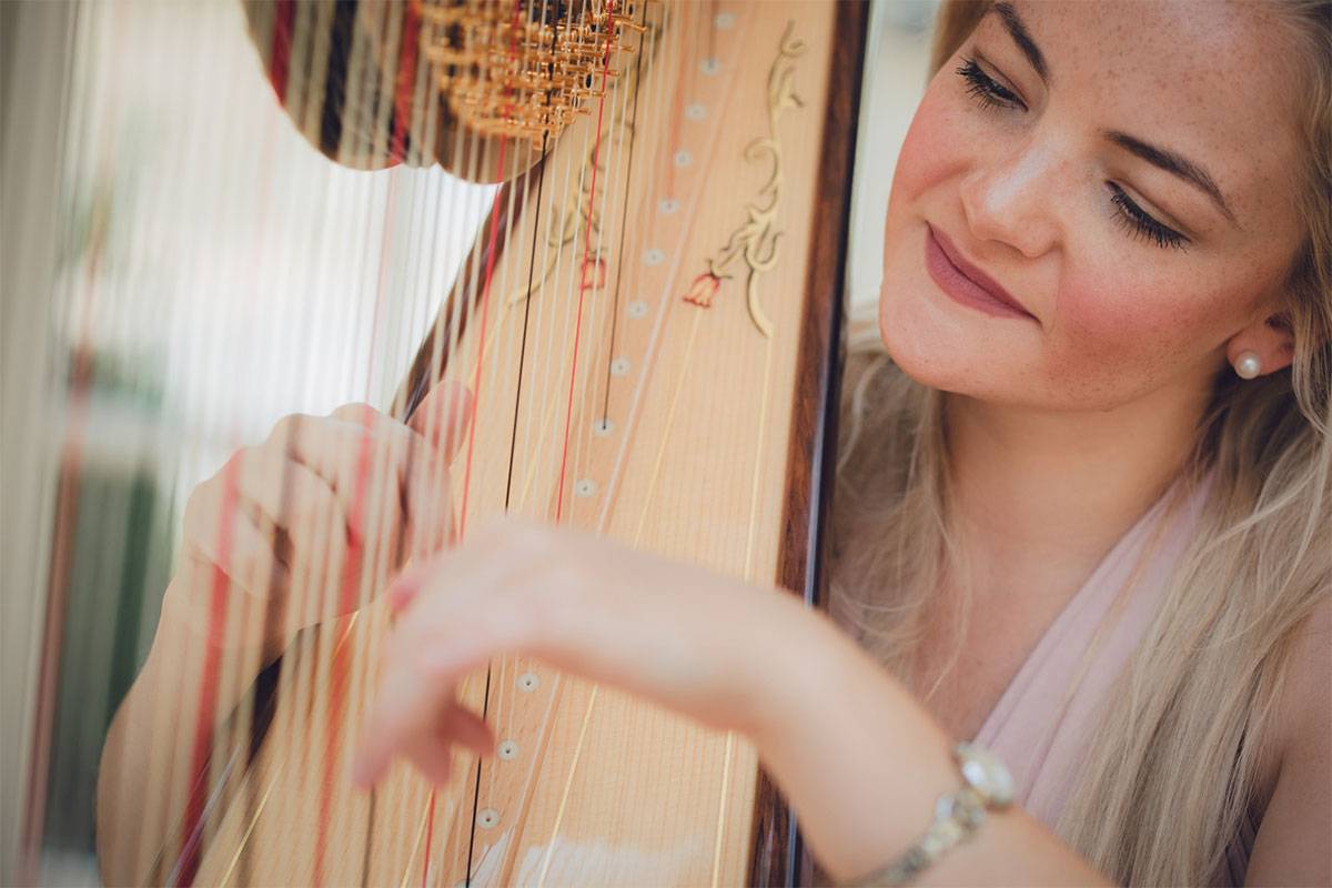 Midlands Based Harpist For Hire