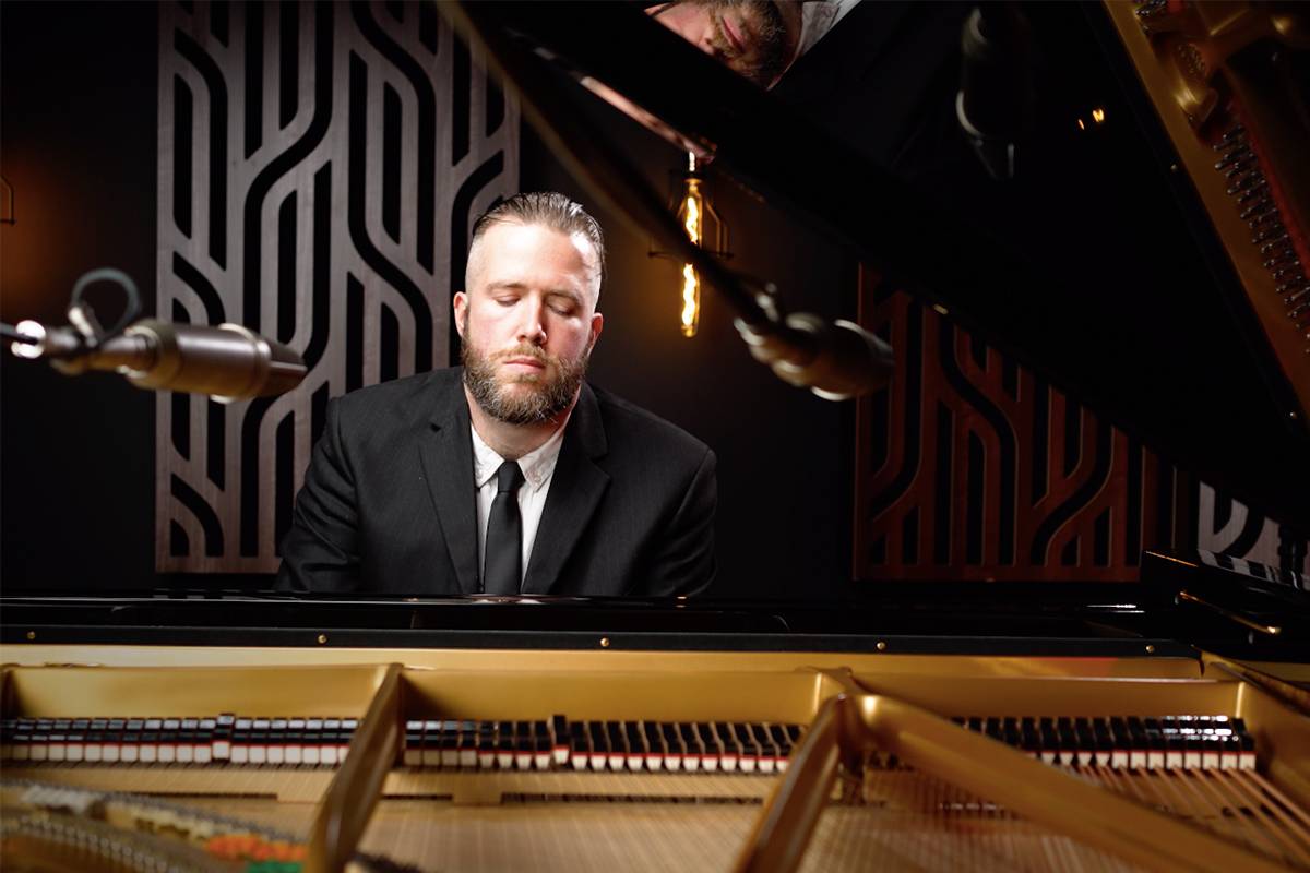 Bristol Based Male Pianist