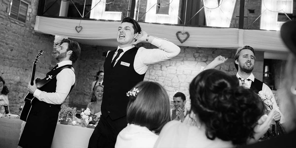 Hire Singing Waiters in Lincolnshire
