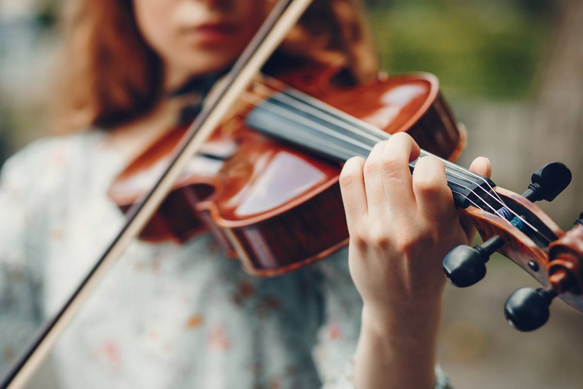The Best Violin Wedding Songs to Serenade Your Guests