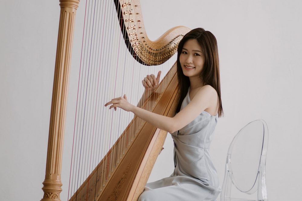 Valerie - Harpist