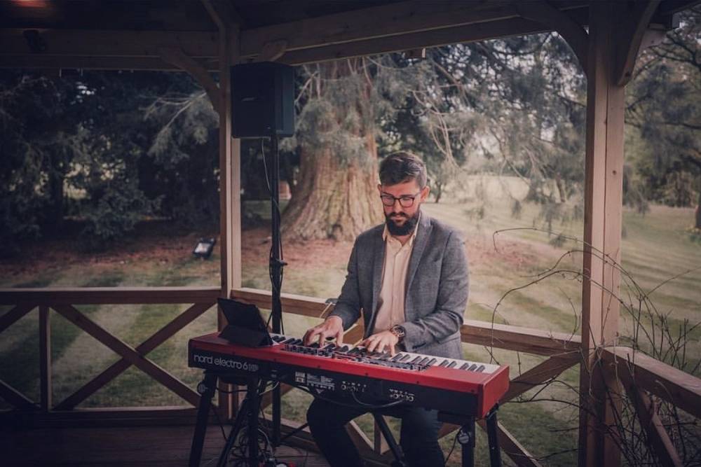 Del - Pianist