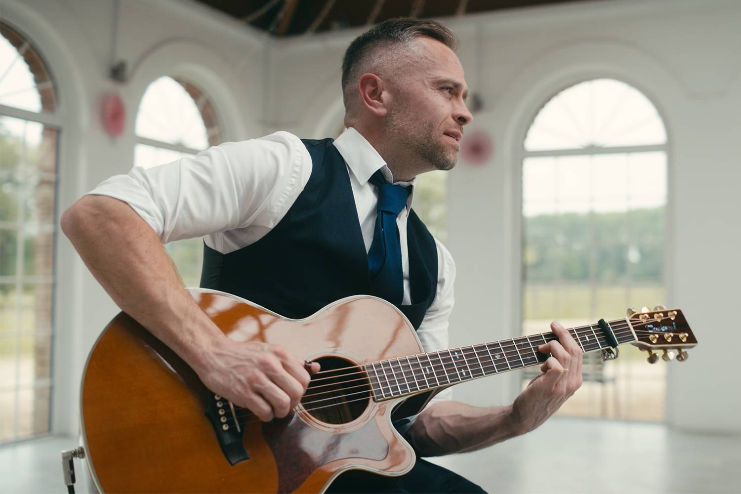 Midlands Based Acoustic Guitarist