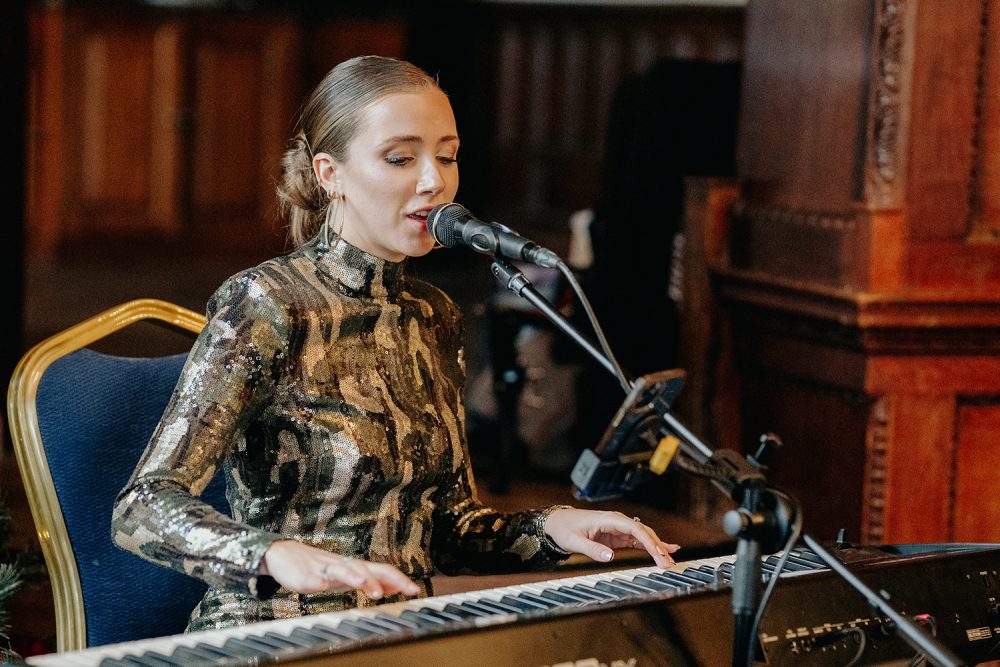 Liana - Singer/Pianist