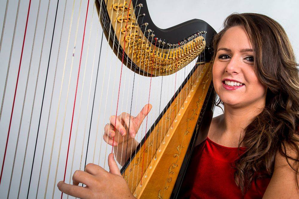 Ria - Harpist