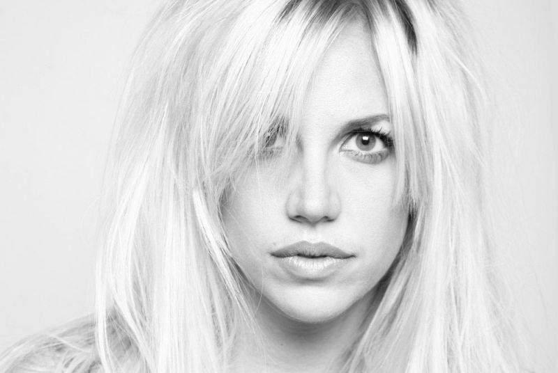 Lyndsay - DJ / Percussionist