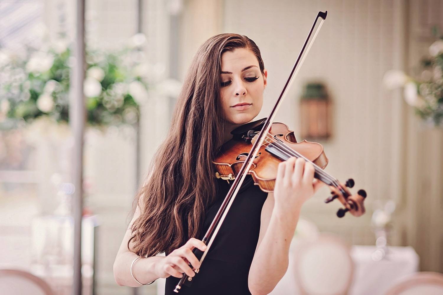 Solo Female Violinist for Hire