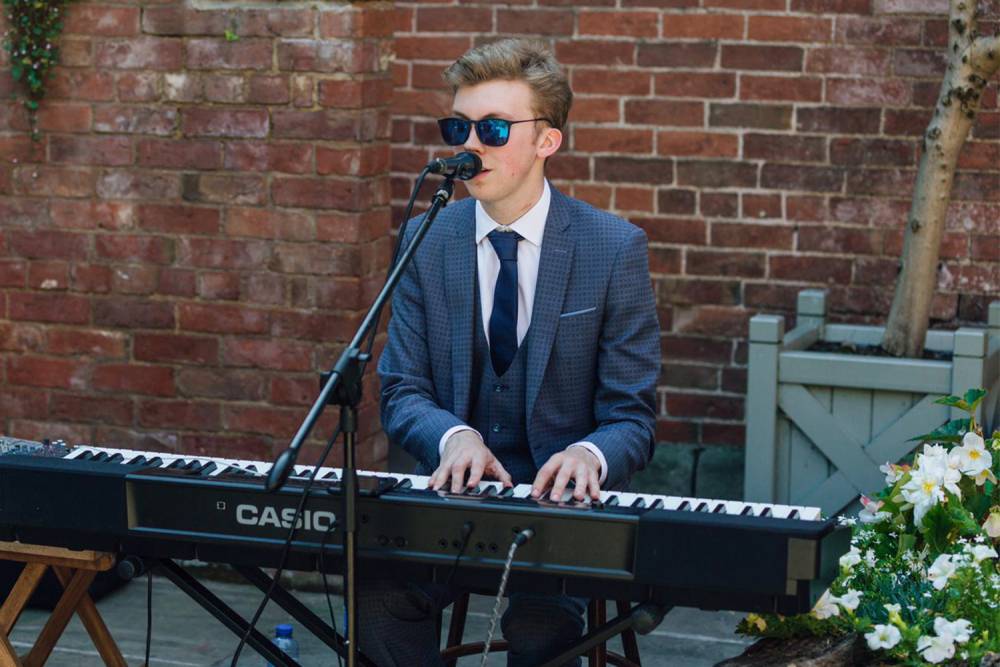 Sam - Singer/Pianist