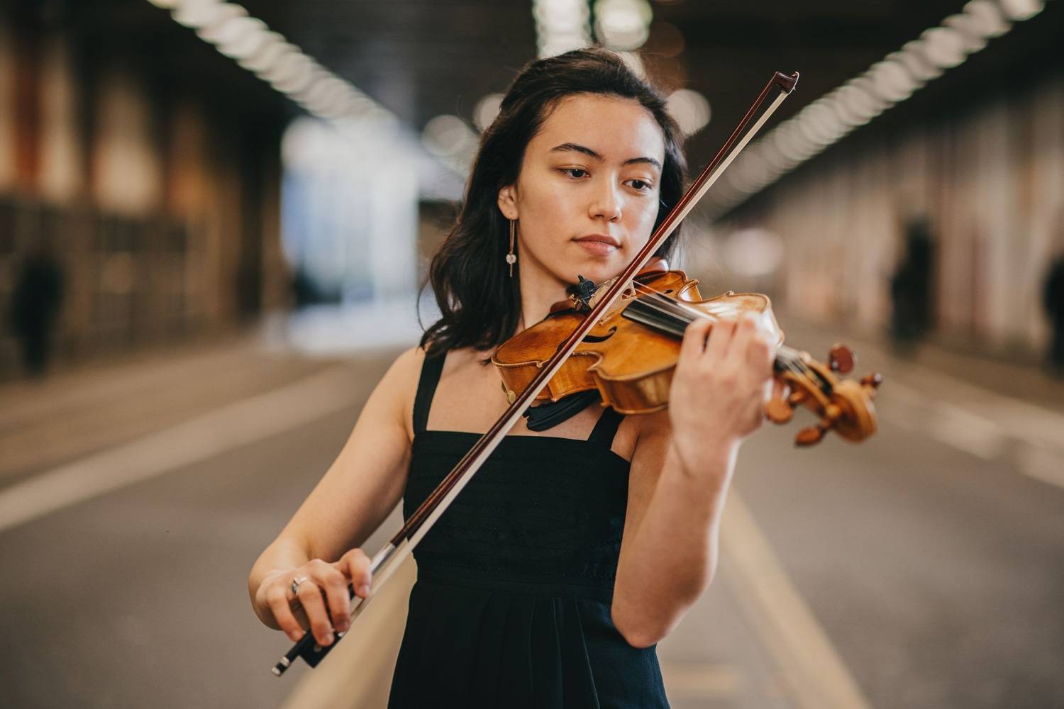 Solo Female Violinist based in London | Guinevere
